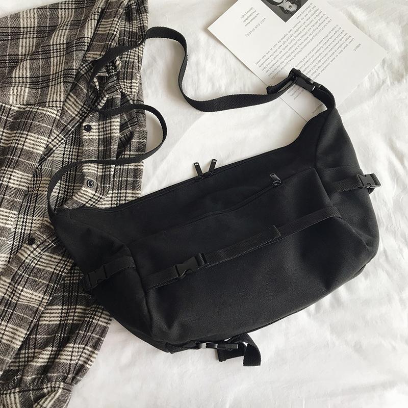 Canvasväska Harajuku mörk avdelning arbete enfärgad axelkorsväska kvinnor stor kapacitet funktion väska tidvattnet