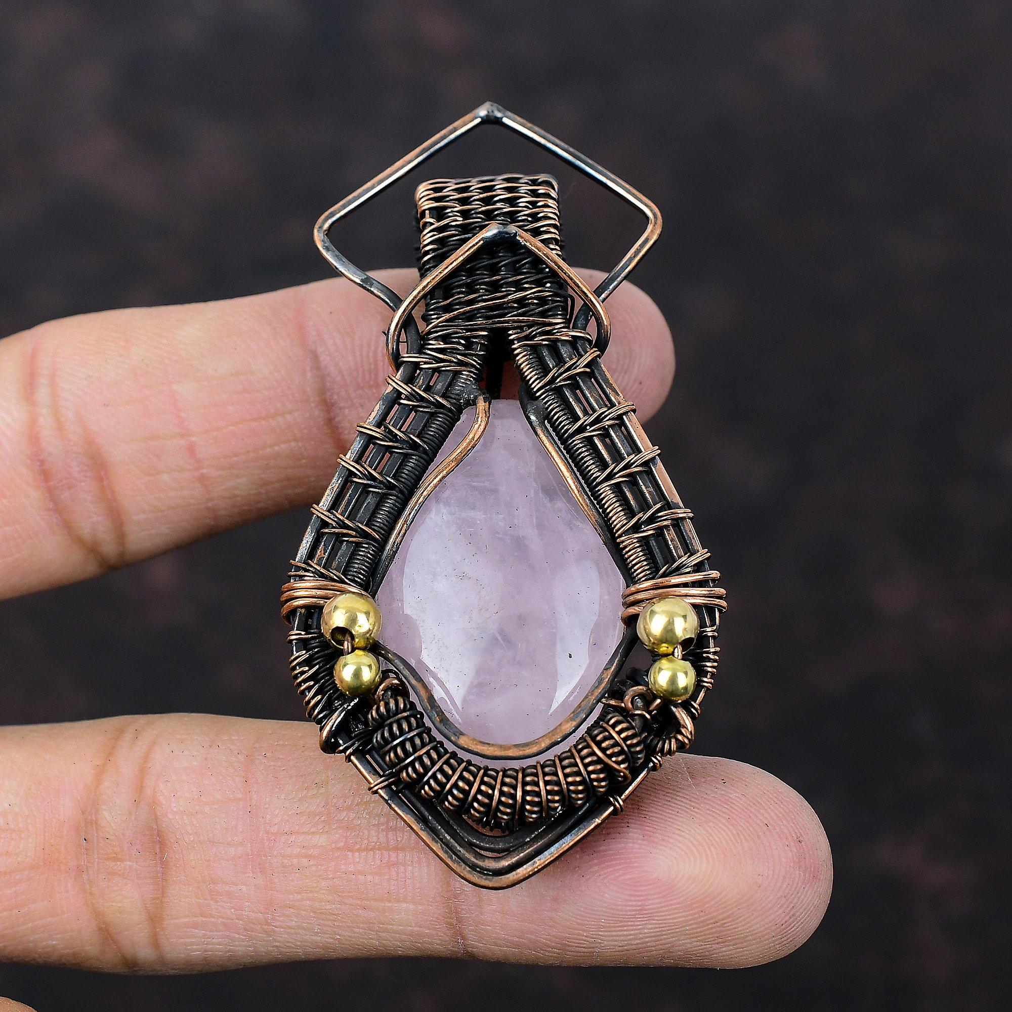 Rosenquarz Anhänger Kupferdraht umwickelter Schmuck Handgefertigter zarter Anhänger Drahtumwickelter Anhänger Edelsteinschmuck Kupferanhänger Geschenk für Frauen