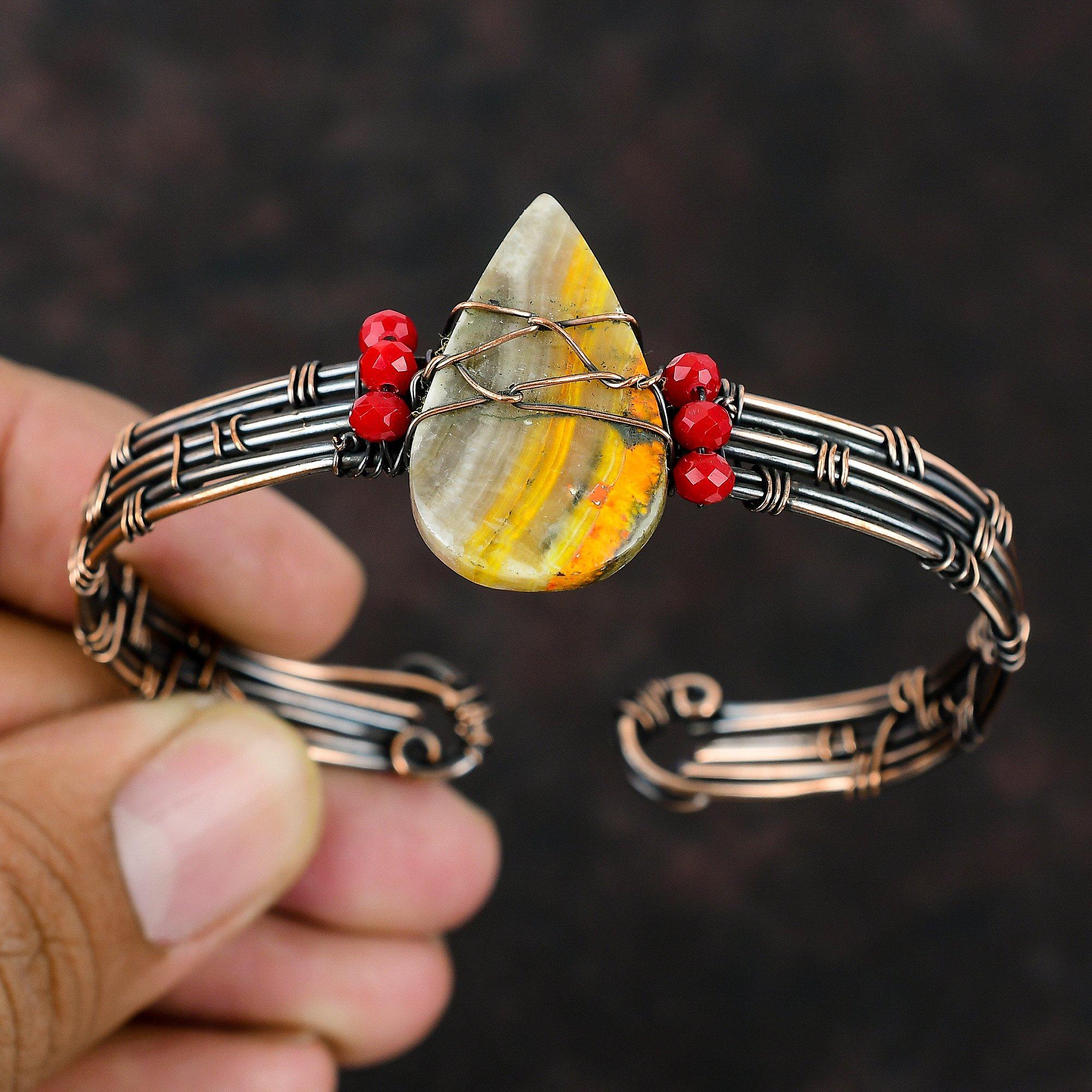 Hummeljaspis Kupfer Armreif Rotes Korallenperlen Armband Kupferdraht umwickelter Armreif Handgefertigt Verstellbarer Armreif Edelstein Armreif Zum Geschenk