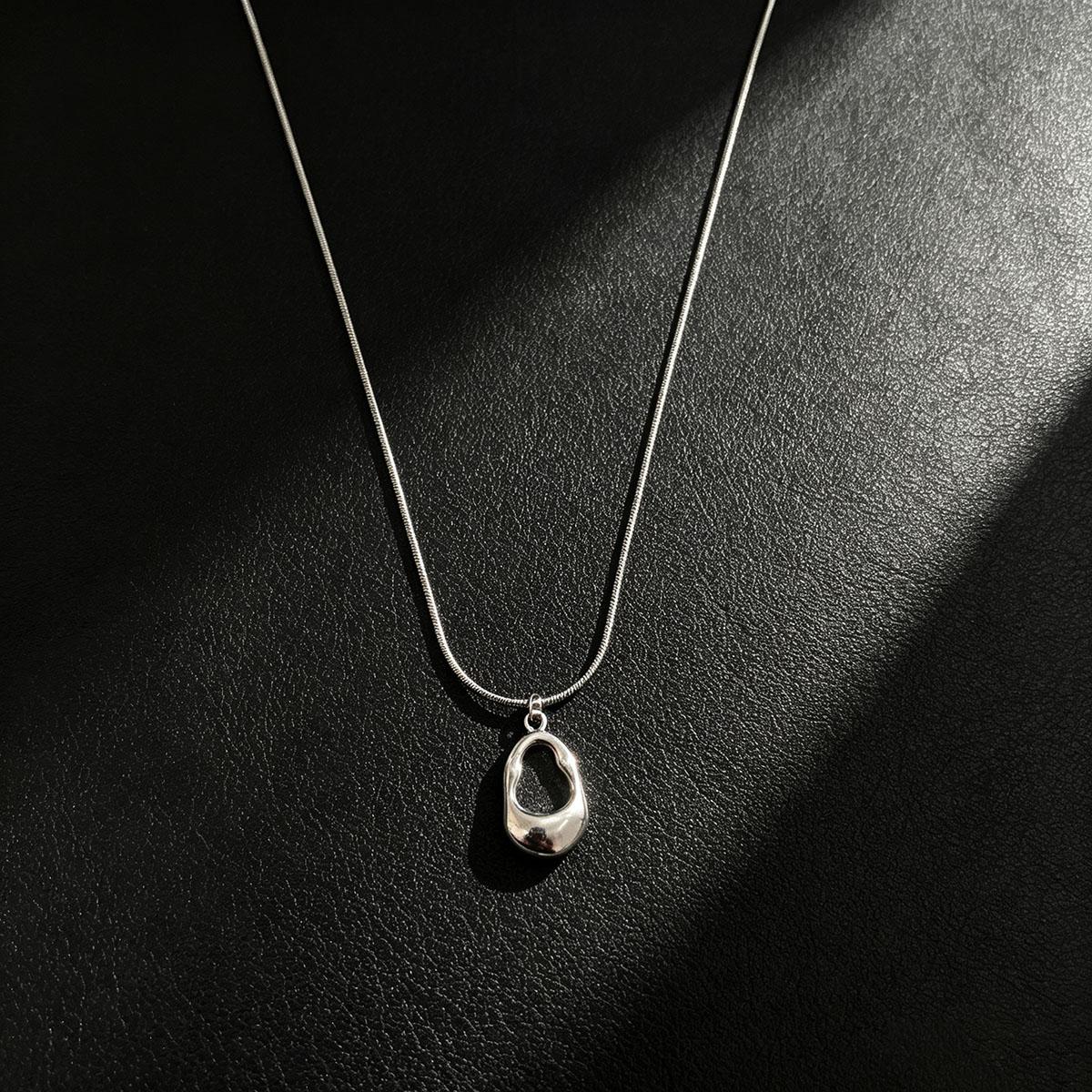 Hollow Water Drop Pendant Necklace for Women, Gentle Atmosphere Sweater Chain, Minimalist Personality Niche Everyday Accessory