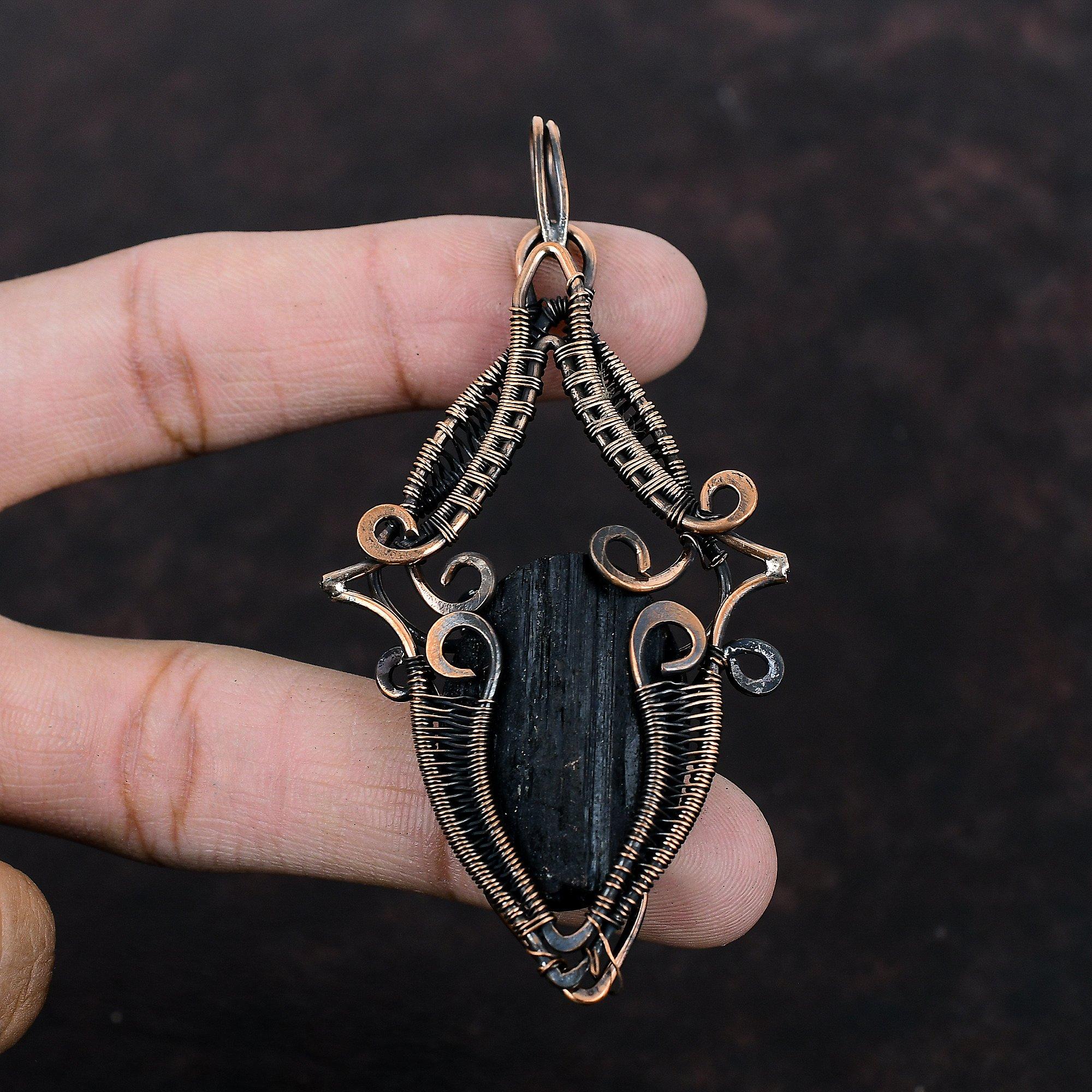 Pandantiv Brut Turmalină Neagră Pandantiv Înfășurat în Sârmă de Cupru Bijuterii din Cupru Lucrate Manual Pandantiv Elegant Înfășurat în Sârmă Bijuterii cu Pietre Prețioase Cadou Pentru Ea