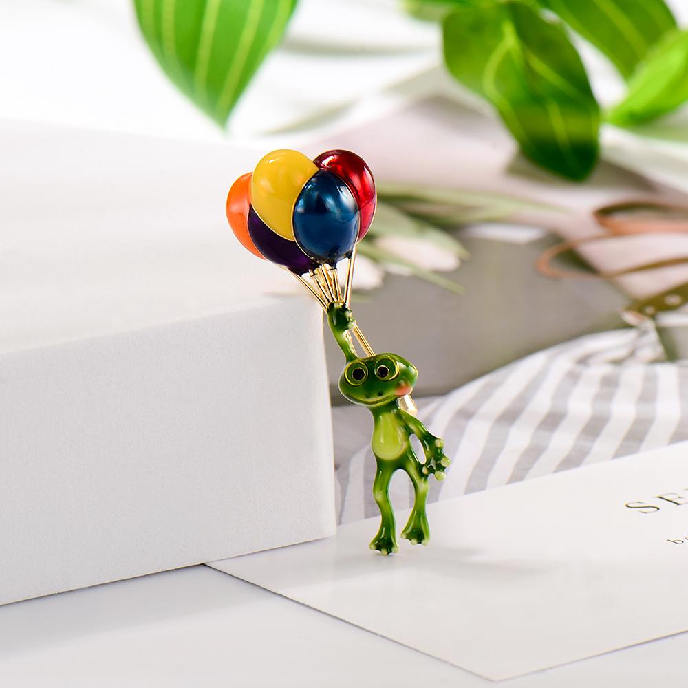 Blucome Green Frog Lifting Hot Air Balloon Shape Brooch Enamel Animal Corsage Jewelry for Women Suit Hijab Pins