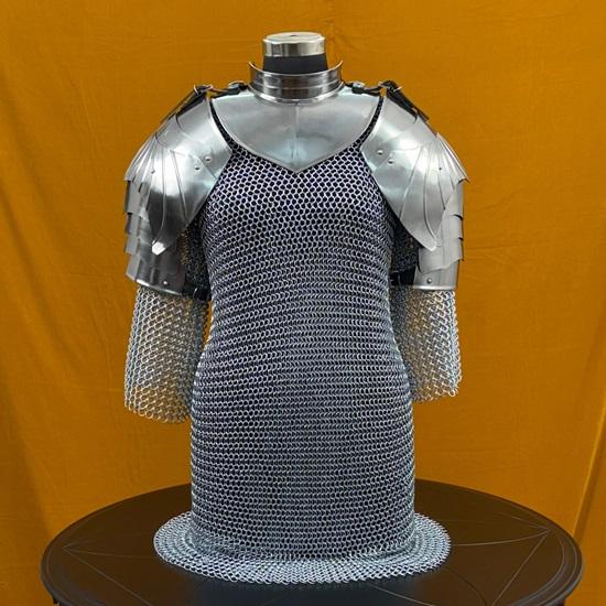 Royal Women's Chainmail Armor Set Elegant Medieval Battle Gear with Pauldrons Gorget for LARP, Cosplay Historical Reenactments