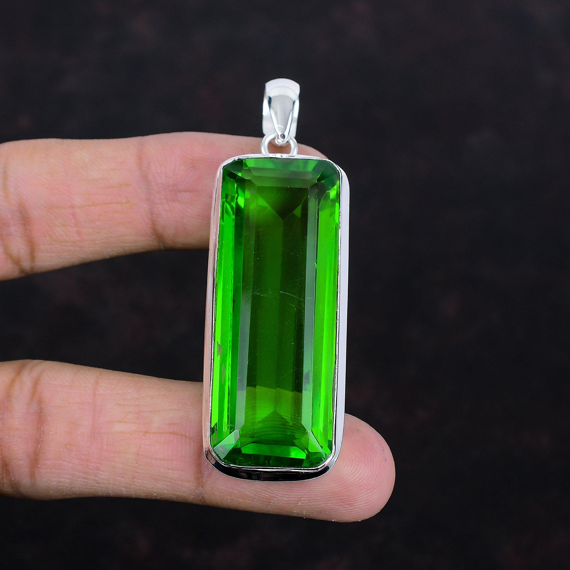 Facettierter Peridot Anhänger handgefertigter Edelsteinanhänger 925 Sterlingsilber Anhänger zarter Schmuck einzigartiger Anhänger Geschenke für Frauen Silberschmuck