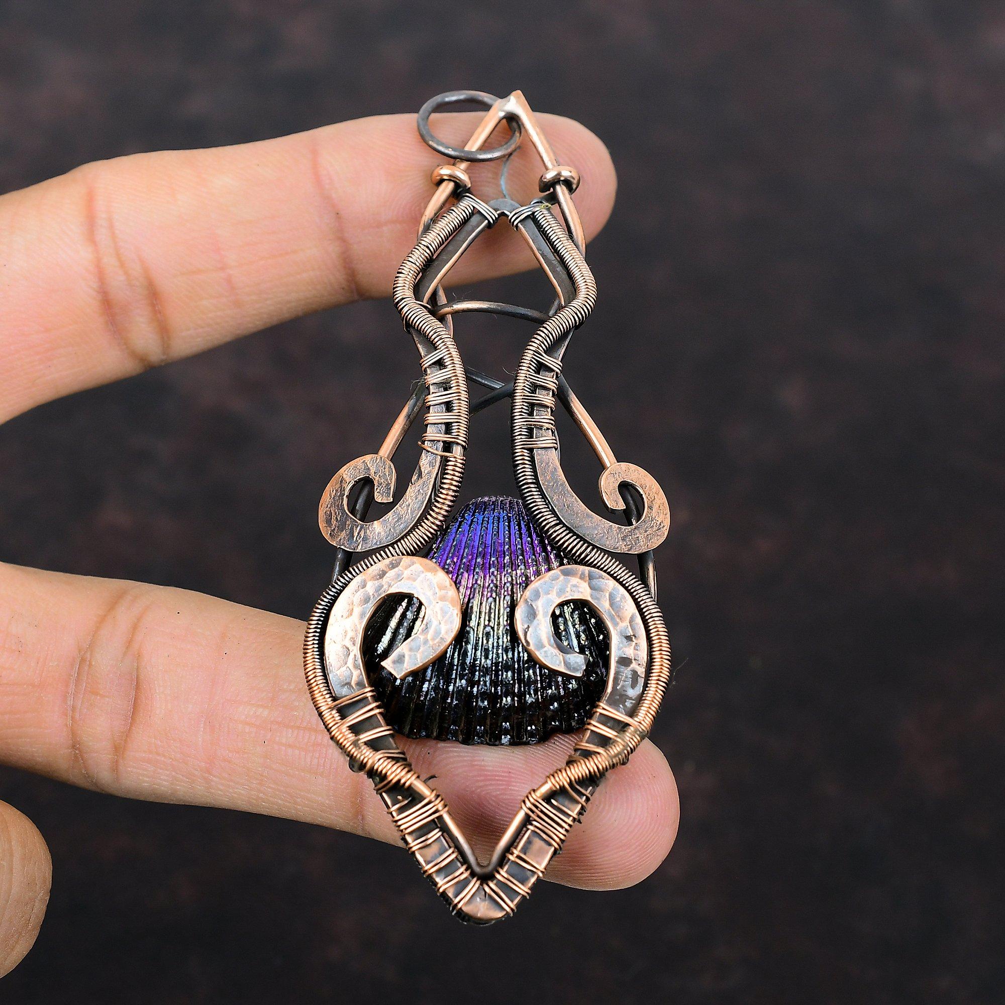 Titanbeschichteter Muschelanhänger Kupferdraht umwickelter Anhänger Handgefertigter Schmuck Echter Edelsteinanhänger Wunderschöner Kupferschmuck Geschenk für Mutter