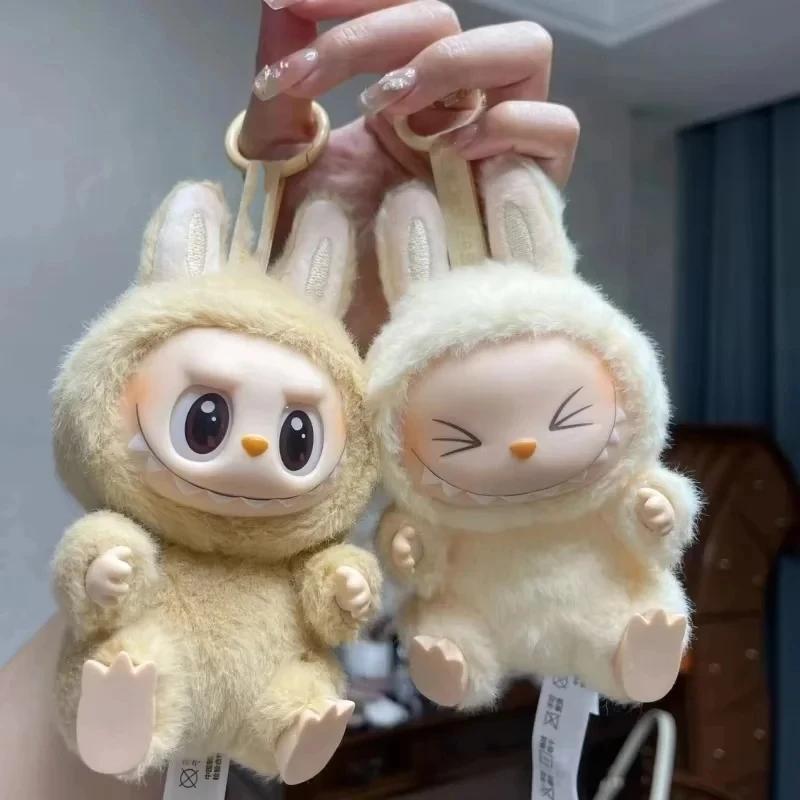 Søt Labubu Sitte Ned Fest Anime Figur Vinyl Ansiktsdukke Veskeanheng Nøkkelring