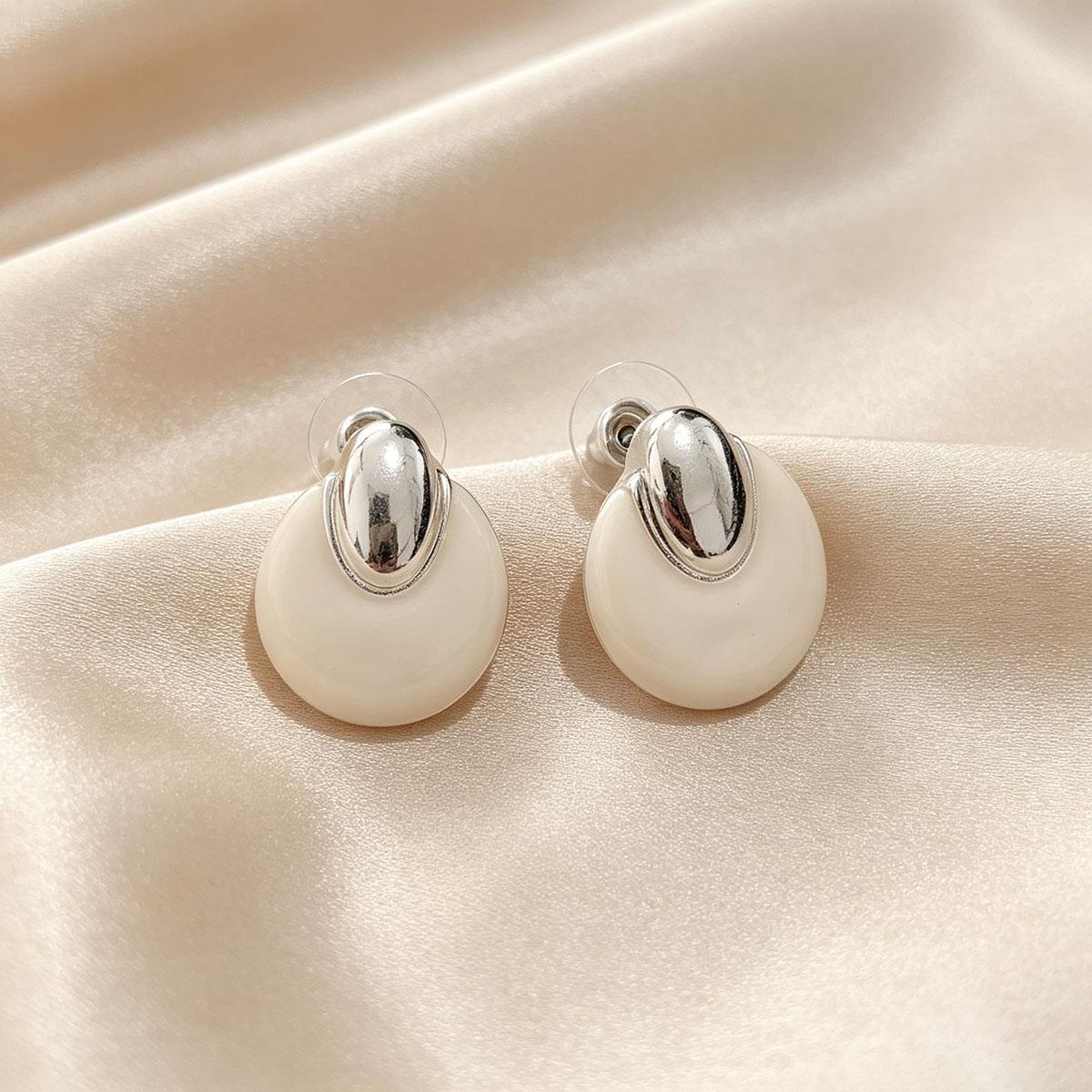French Vintage White Glaze Earrings for Women, Simple Elegant Niche Design Everyday Earrings Commuting Versatile Ear Accessories