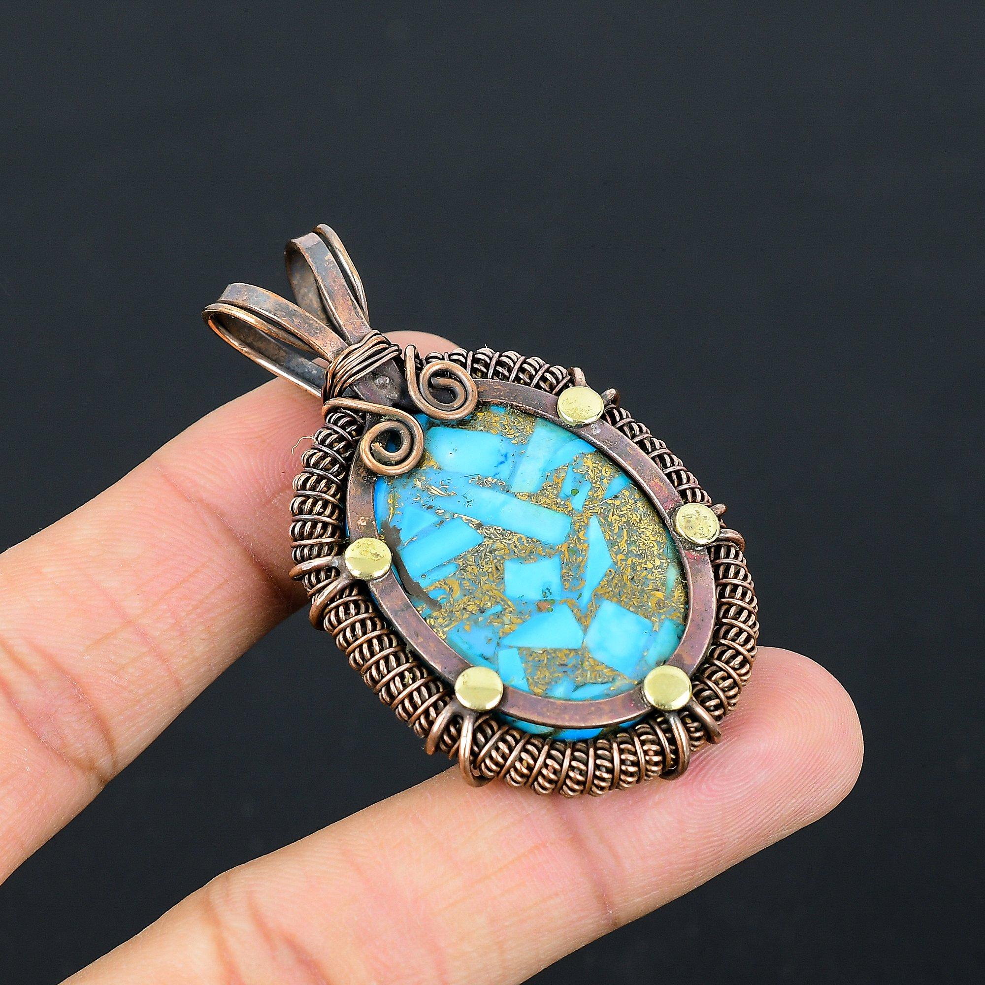 Pingente de fio de cobre puro envolto em pedra preciosa turquesa de cobre feito à mão