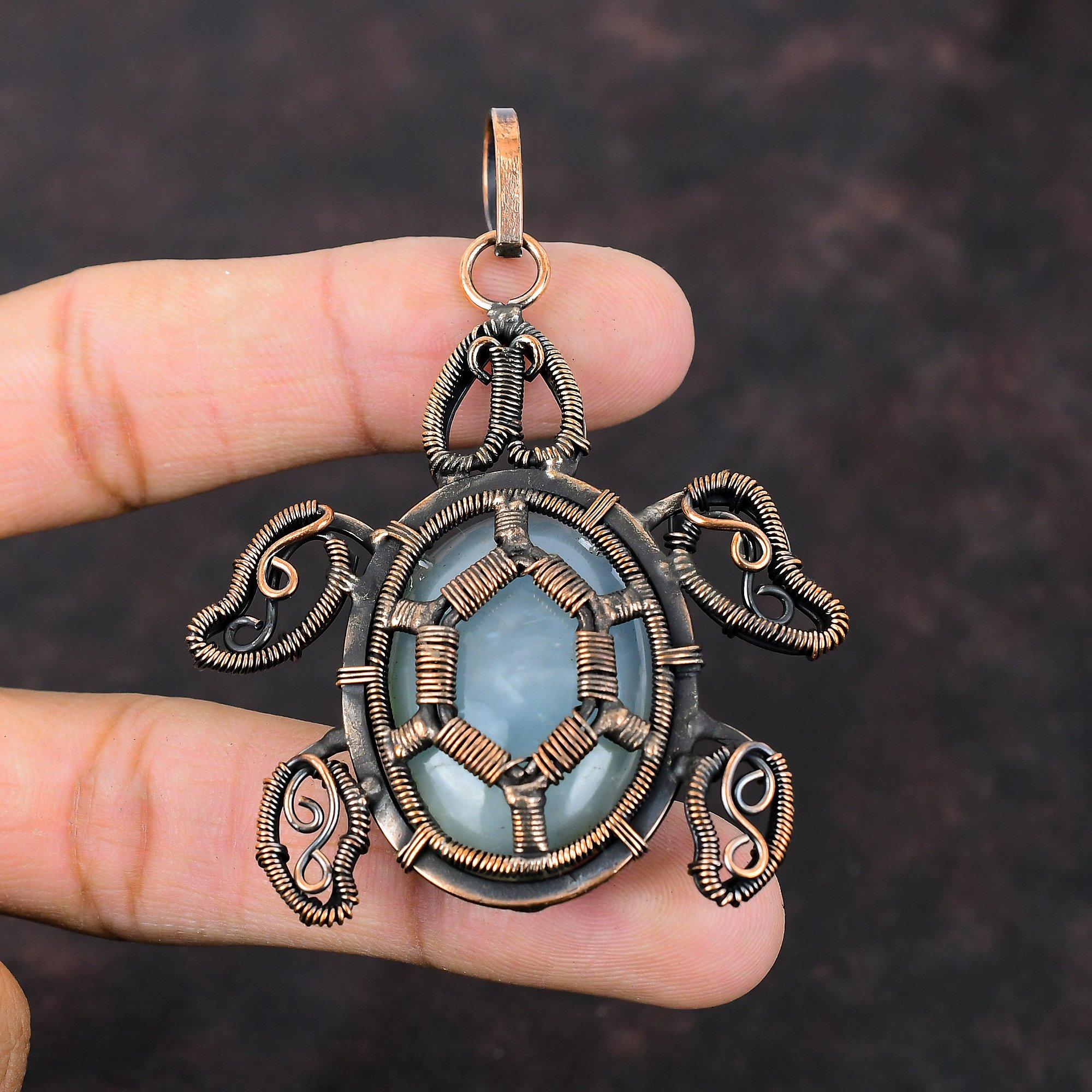 Akvamarínový Prívesok Medený Drôt Omotaný Prívesok Prívesok s Drahokamom Korytnačka Medené Šperky Ručne Vyrábaný Prívesok Šperky Omotané Drôtom Darček pre Priateľa