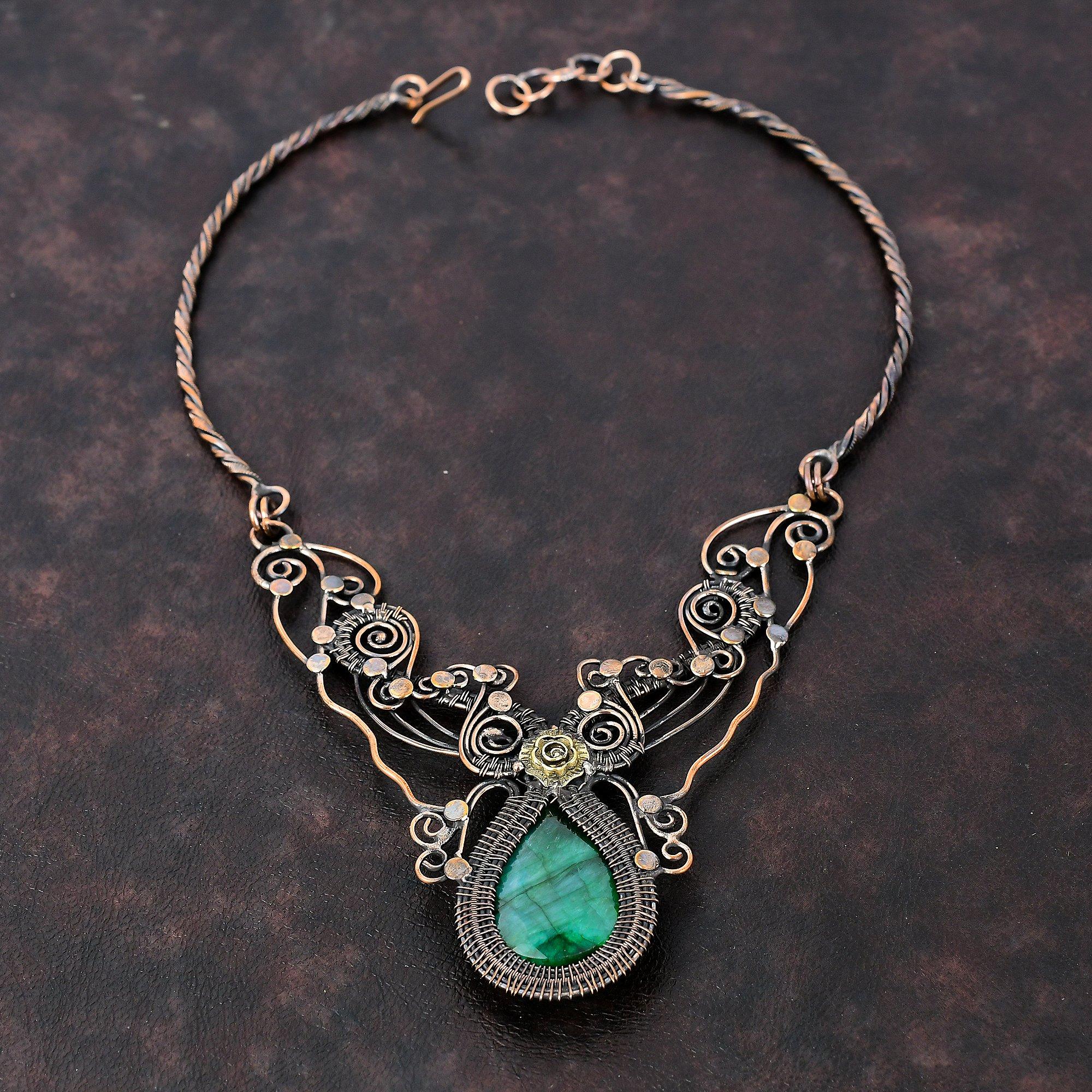 Collier d'émeraude zambienne à facettes Bijoux en pierres précieuses enveloppés de fil de cuivre Collier réglable Collier enroulé de fil de cuivre fait à la main Cadeau pour mère