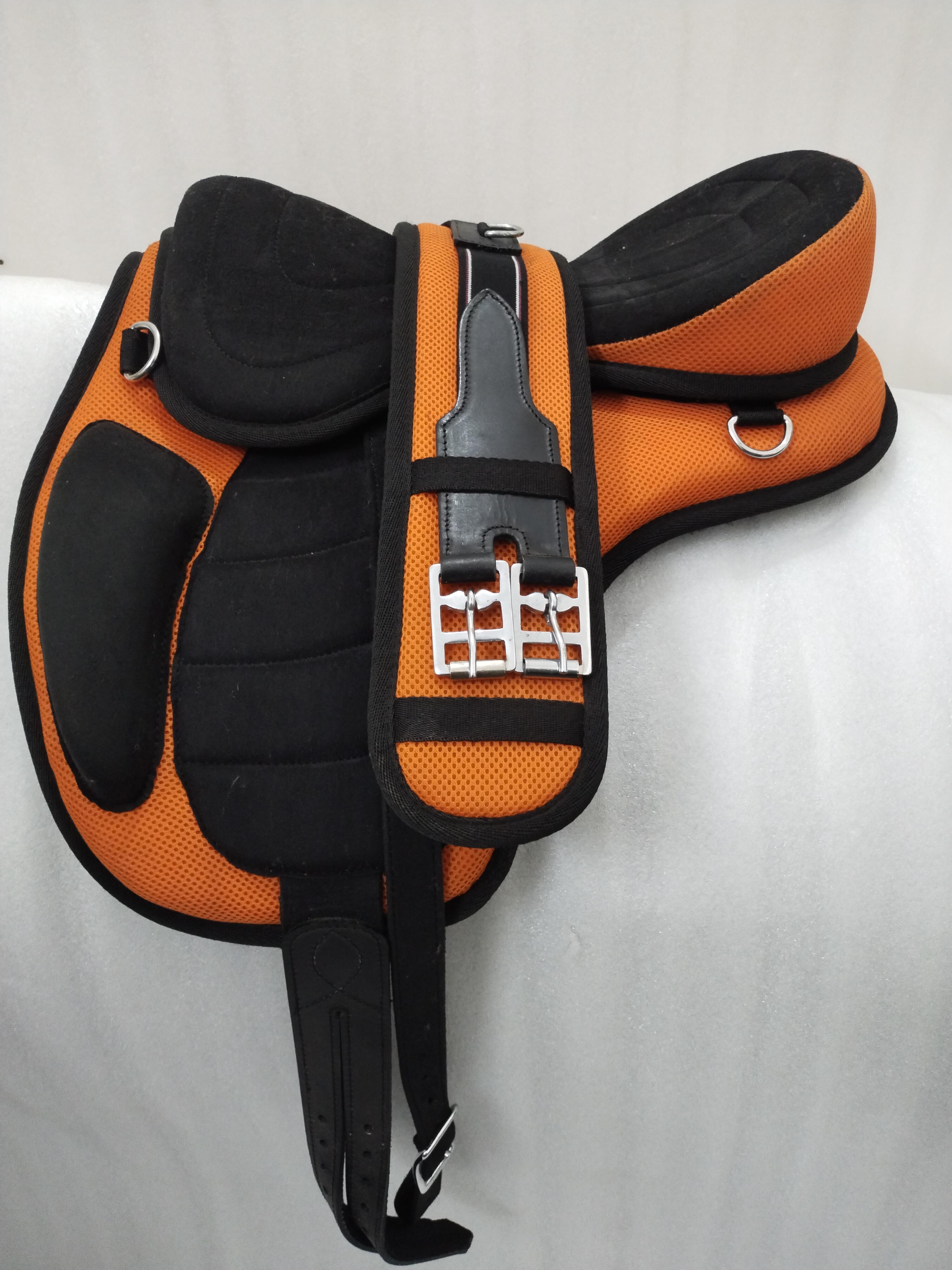 Sella per cavalli sintetica Orange Treeless Freemax + sottopancia, tutte le taglie per cavallo