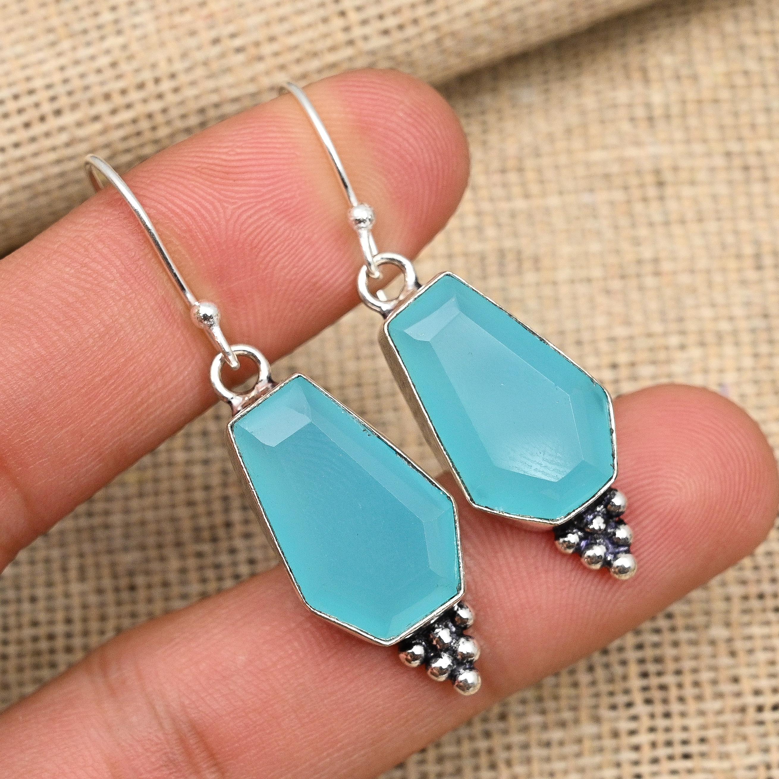 Bijoux de boucle d'oreille en argent sterling 925 faits à la main avec pierres précieuses de calcédoine bleue pour Thanksgiving