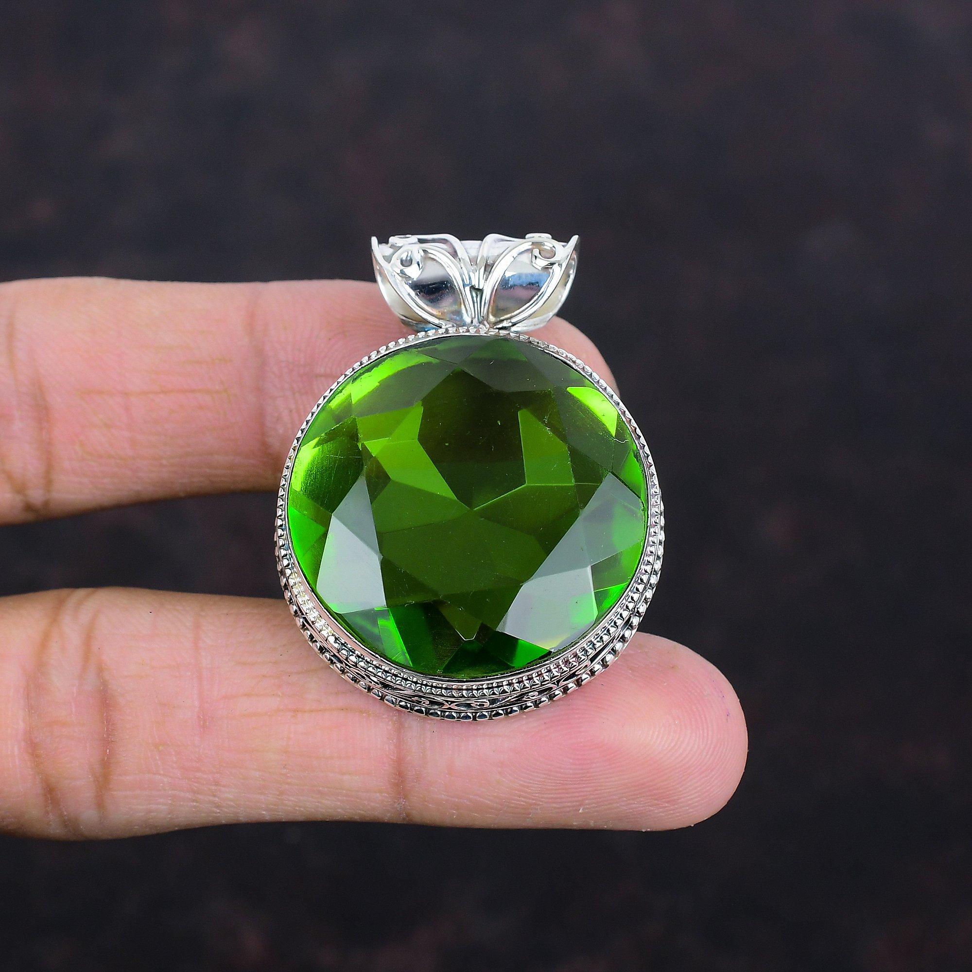 Fasetovaný přívěsek s peridotem přívěsek z pravého drahokamu vintage přívěsek přívěsek ze sterlingového stříbra 925 ručně vyráběné šperky dámský přívěsek zásnubní dárky