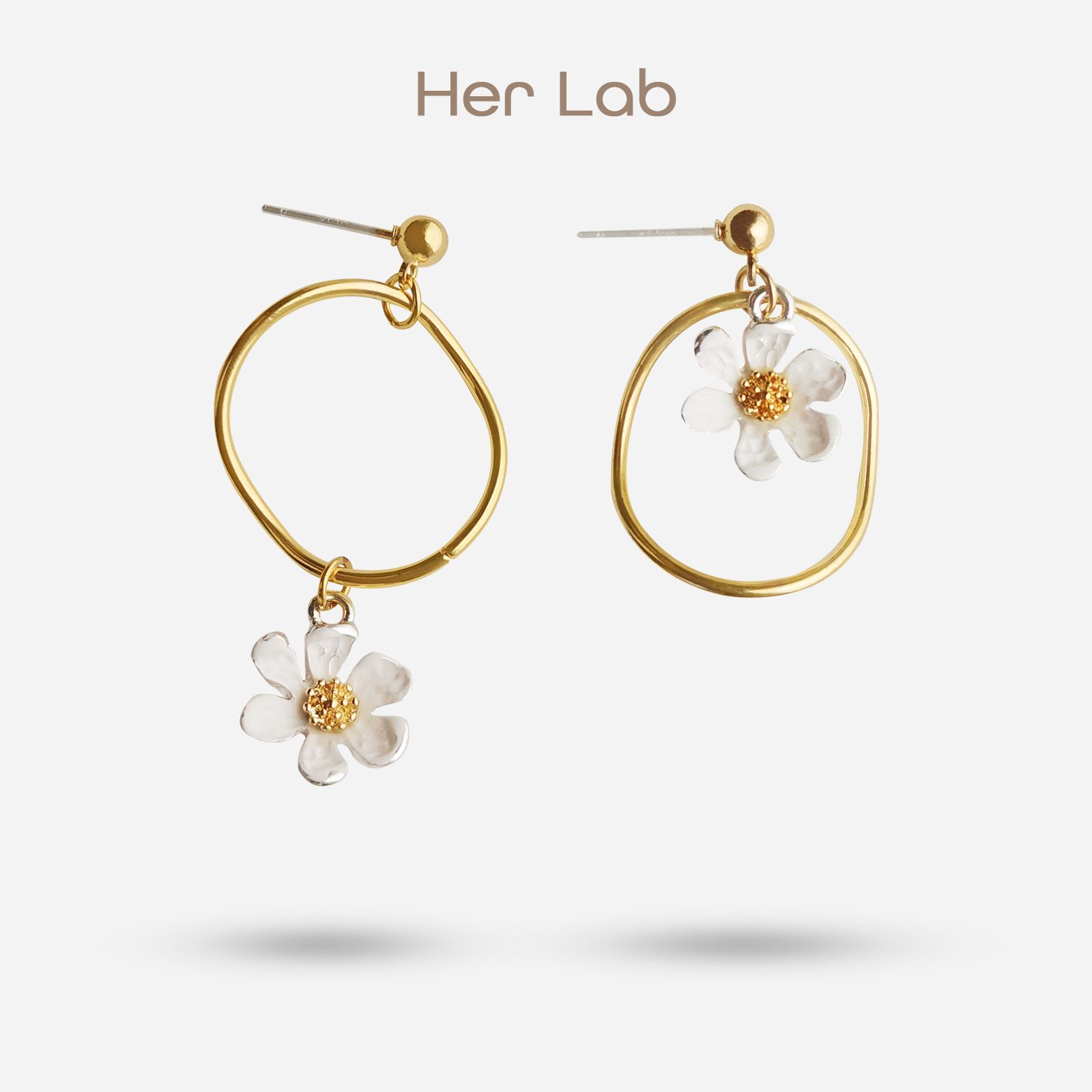 Her Lab | sweet floral earrings | irregular cutout design stud | elegant women's accessories | jewelry box set