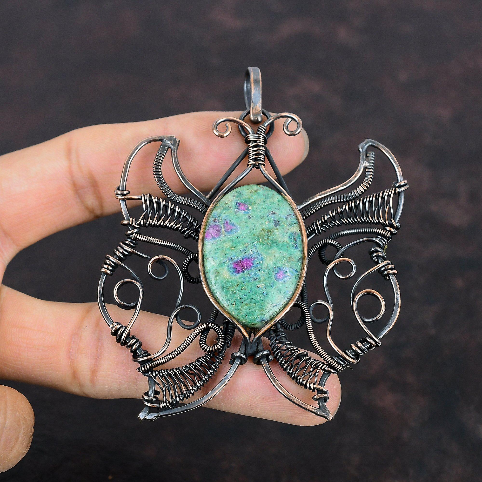 Pandantiv rubin fuchsite, sârmă de cupru înfășurată, bijuterii lucrate manual din cupru, pandantiv cu piatră prețioasă fluture, înfășurat din sârmă, bijuterii cadouri aniversare