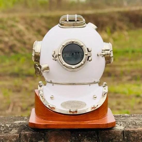 45.72 cm White Marine Diving Helmet Deep Sea Scuba Diver Helmet with Wooden Base Nautical Boston Maritime Decor Gift