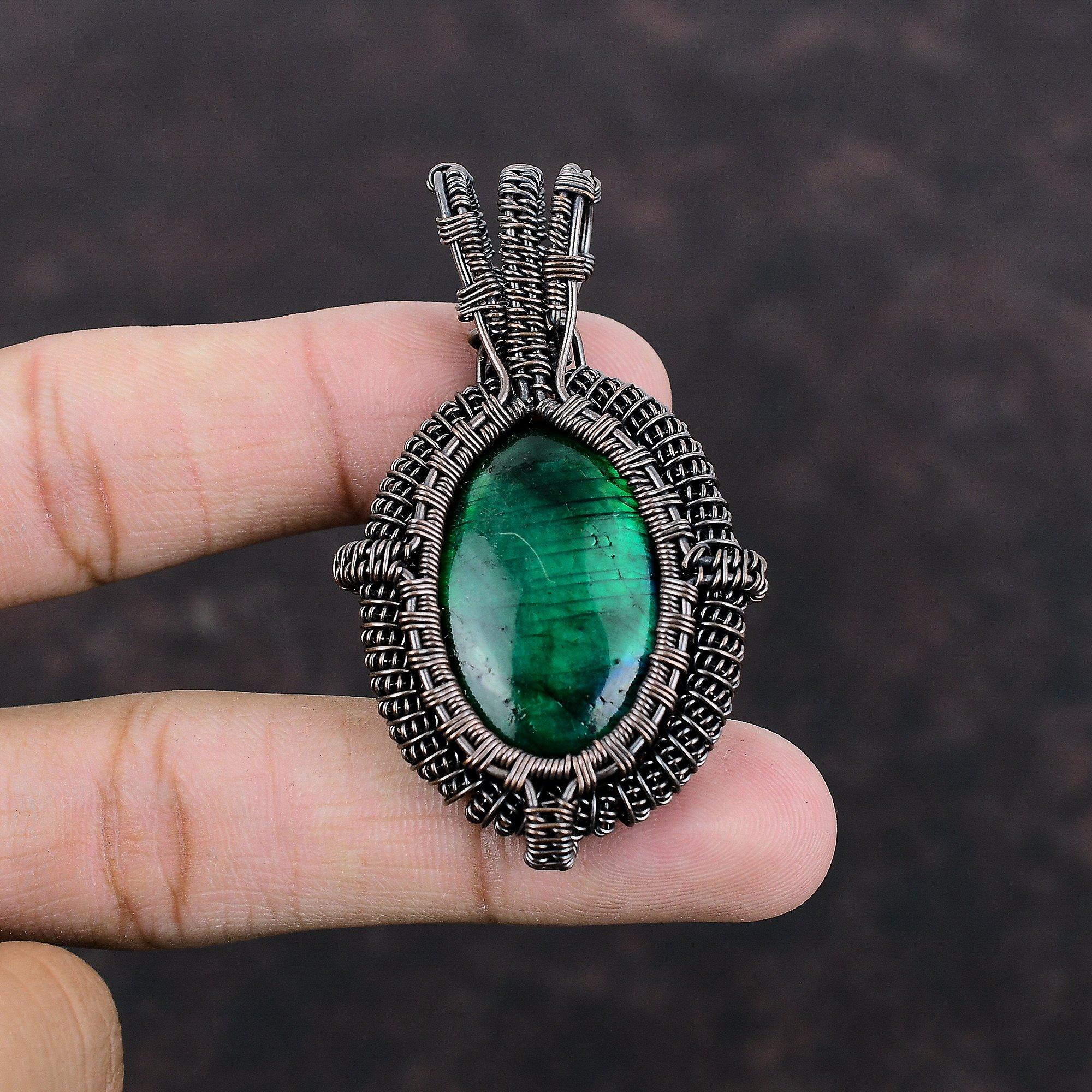 Pendentif en labradorite de feu vert, bijoux enveloppés de fil de cuivre, pendentif fait à la main, bijoux anciens, pendentif en pierre précieuse enveloppé, pendentif en cuivre pour cadeau