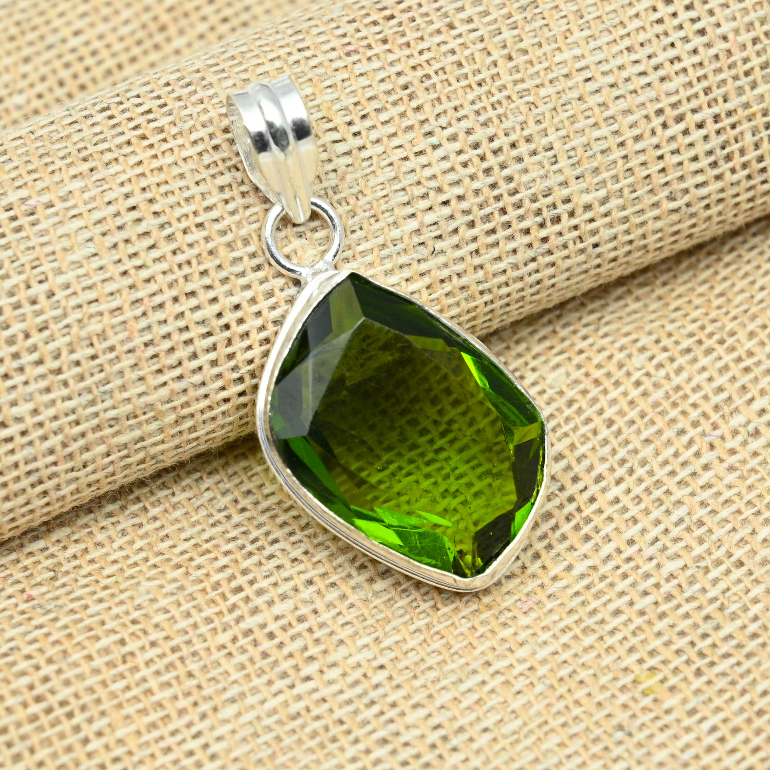 Beautiful Peridot Gemstone Solid 925 Sterling Silver Handmade Jewelry Women Pendant