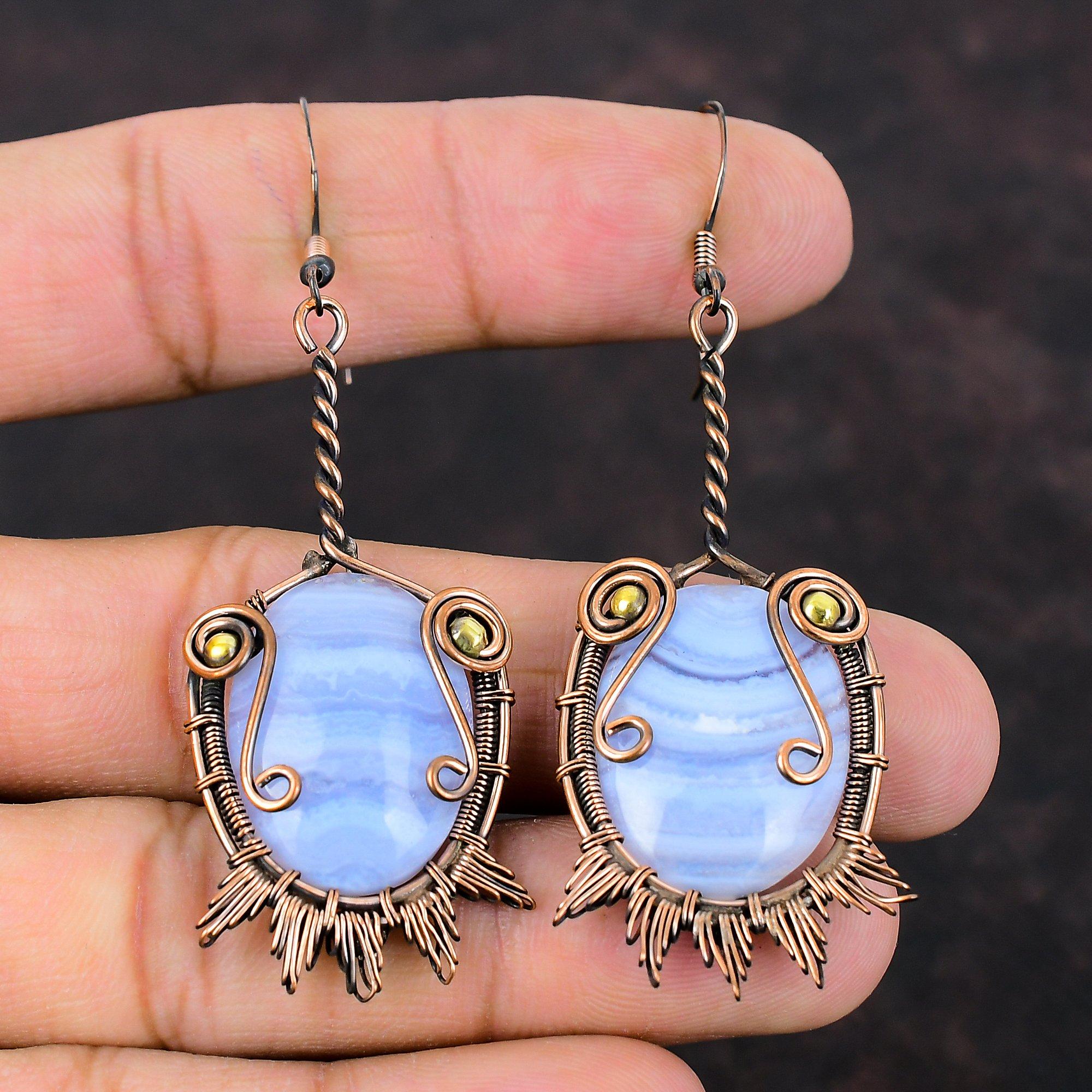 Boucles d'oreilles en agate de dentelle bleue Boucles d'oreilles enveloppées de fil de cuivre Boucles d'oreilles en pierres précieuses faites à la main Bijoux en cuivre Boucle d'oreille pendante Bijoux en fil de fer Cadeau de fiançailles