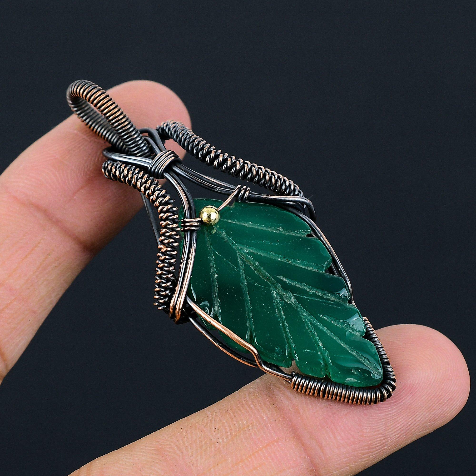 Geschnitzter, blattgrüner Onyx-Edelstein, reiner Kupferdraht, umwickelt, handgefertigter Anhänger-Schmuck