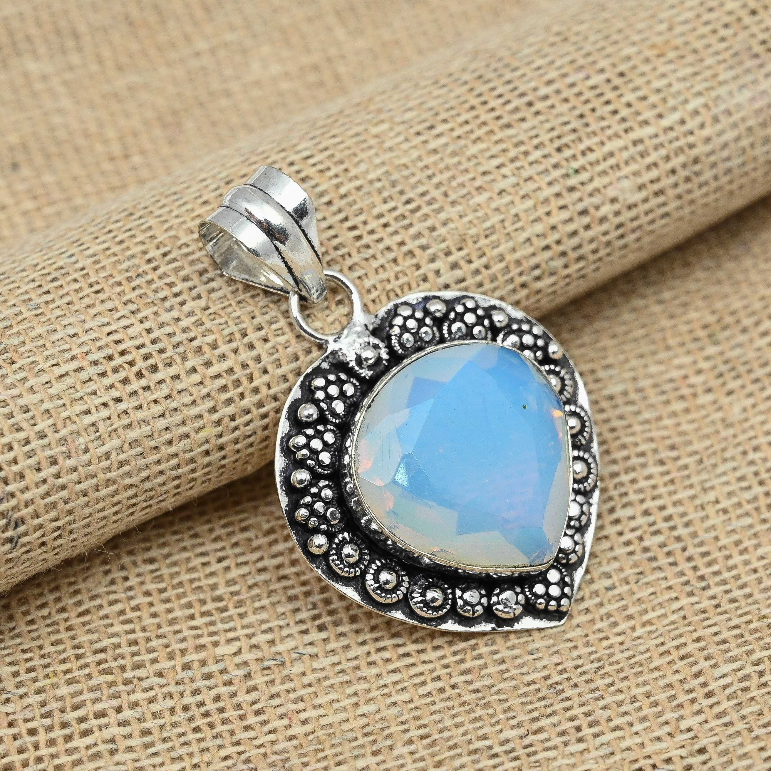 Mleczny Opal Kamień Szlachetny Ręcznie robiona Biżuteria ze Srebra Próby 925 Niesamowity Wisiorek