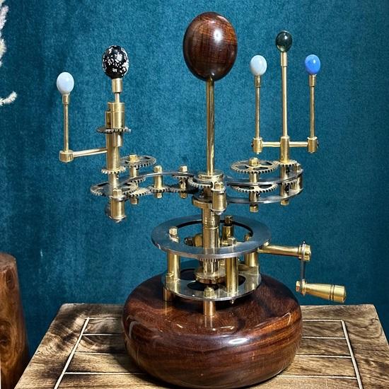 25,4 cm Orrery, luxuriöses Wohndekor, Sonnensystem-Modell, perfektes Einweihungsgeschenk, Geschenk für den Ehemann, Tellurion, elegantes funktionales Dekor-Meisterwerk