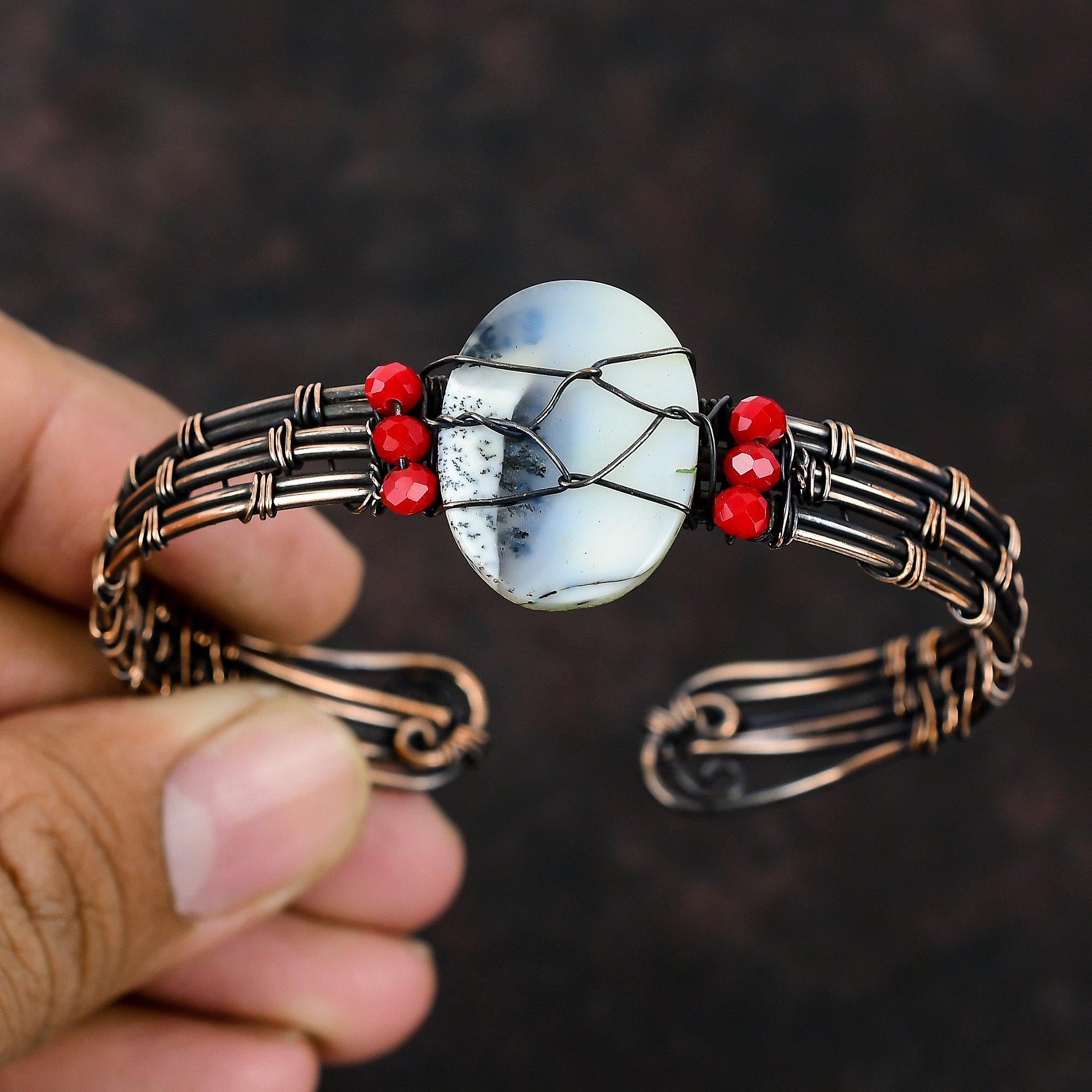 Dendritenopal Armreif Rote Korallenperlen Armspange Kupferdraht gewickelter Schmuck Verstellbarer Armreif Draht gewickelter Armreif Edelsteinschmuck
